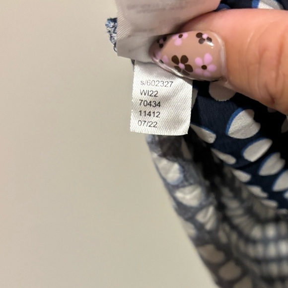 Ann Taylor LOFT | Heart Ruffle Tie Neck Mixed Media Shell Sleeveless Blouse | XS - Picture 8 of 9